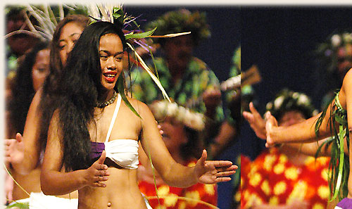 Dance Group from Manihiki with kapa rima - Te Maeva Nui 2005 / Cook Islands