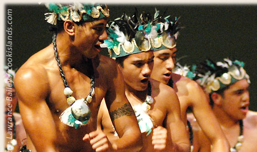 Dance Group from Nikao (Rarotonga) with ura pau drumdance - Te Maeva Nui 2005 / Cook Islands