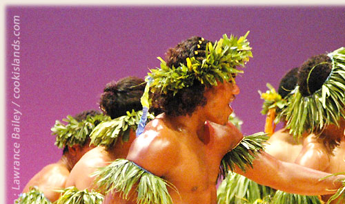 Dance Group from Pukapuka with kapa rima - Te Maeva Nui 2005 / Cook Islands