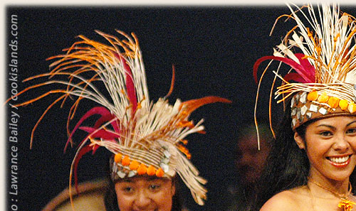 Dance Group from Rakahanga with ura pau - Te Maeva Nui 2005 / Cook Islands