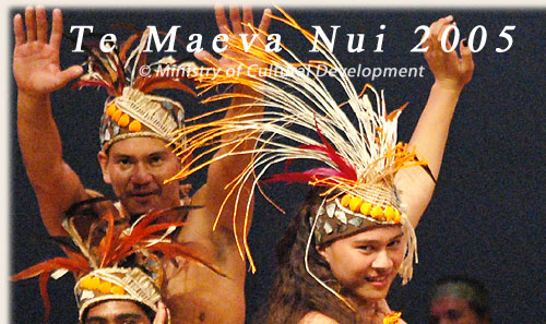 Dance Group from Rakahanga with ura pau - Te Maeva Nui 2005 / Cook Islands