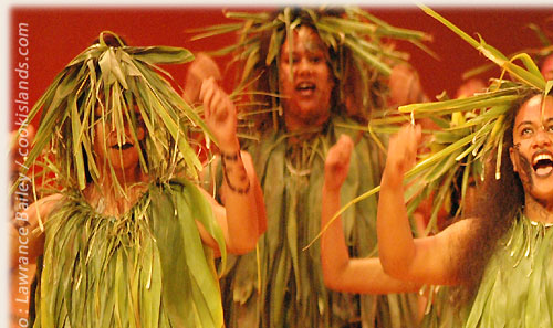 Vaka Puaikura Dance Group from Arorangi (Rarotonga) - Te Maeva Nui 2005 / Cook Islands